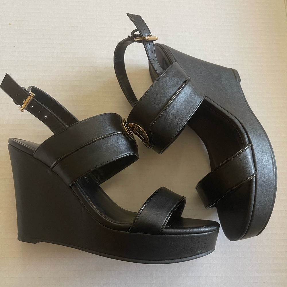 TOMMY HILFIGER Leather Wedge Sandal - Picture 5 of 5